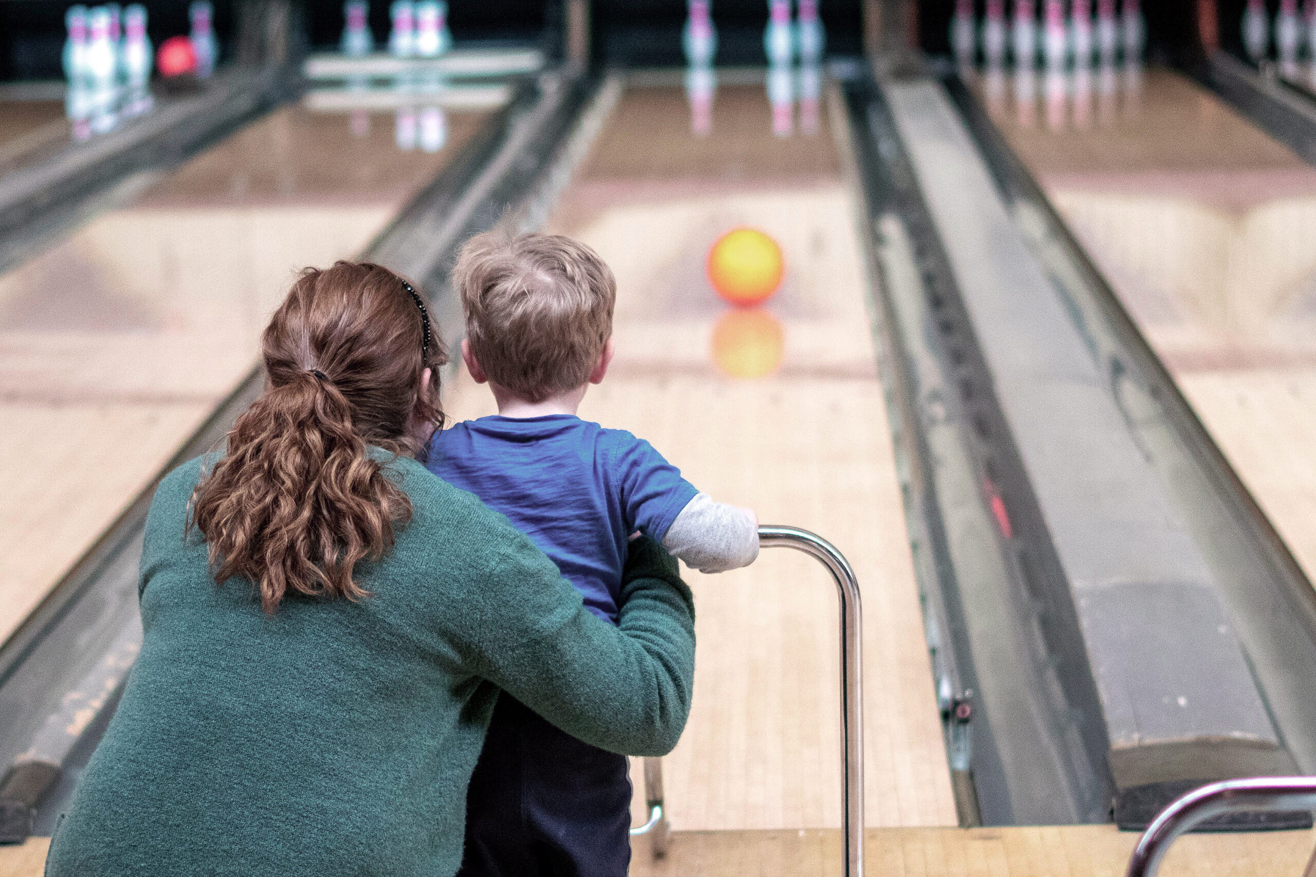 family-bowling-4811042_crop